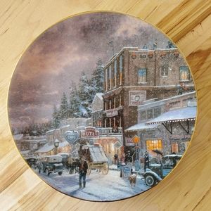 "A Winter's Walk" Thomas Kinkade Collectors Plate